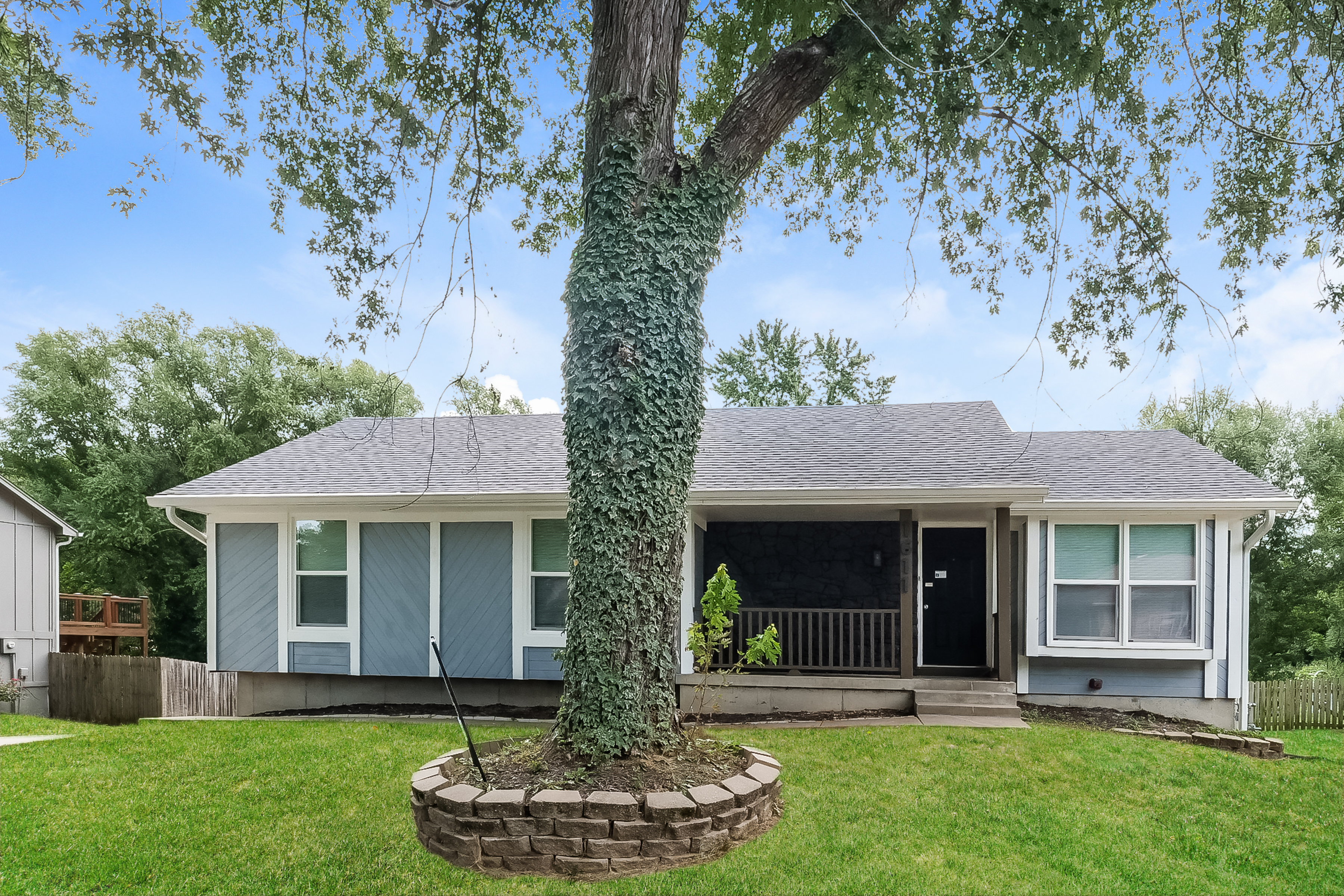 1611 S E 2ND TER LEES SUMMIT, MO 64063